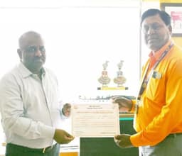 बिलासपुर में ट्रैफिक असिस्टेंट की सतर्कता से टला बड़ा हादसा, आग बुझाकर यात्रियों की जान बचाई