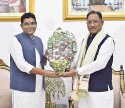 मंत्री टंकाराम वर्मा ने CM साय को जन्मदिन पर दी बधाई, सौंपा शुभकामनाओं का संदेश